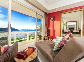 D-Lux Amazing 5 bed sea view villa，位于波湾的酒店