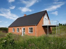 Four-Bedroom Holiday home in Hanstholm 3，位于Vigsø的海滩短租房