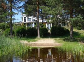 Lomakoivulehto，位于萨里耶尔维的酒店