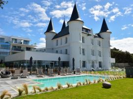 Hôtel Château des Tourelles, Thalasso et piscine d'eau de mer chauffée，位于波尔尼谢的Spa酒店