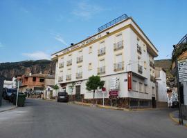 Hotel Sierra De Huesa，位于Huesa的酒店