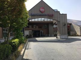 兰利贝斯特韦斯特高级酒店，位于兰利阿伯兹福德机场 - YXX附近的酒店