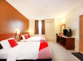 Super OYO 447 Comfort Hotel Meru