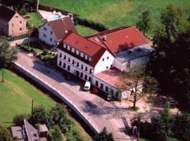 金狮乡村酒店及陶拉施泰因旅馆，位于Burgstaedt的旅馆