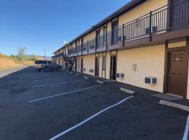 金山汽车旅馆，位于特哈查比的酒店