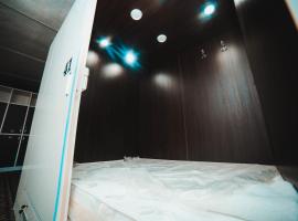 Capsule hotel TechnoCave，位于比什凯克的酒店