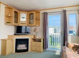 Golden Sands Caravan Hire Ingoldmells- FREE in caravan wifi- Access included to the on site club house, sports bar, arcade, coffee shop We have beach access, a fishing lake and a laundrette