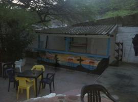 El Garaje Hostal，位于塔甘加的住宿加早餐旅馆