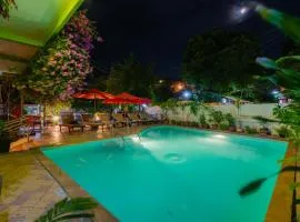 Five Rose Siem Reap Hostel