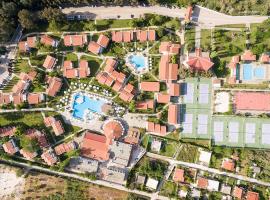 Golden Coast Hotel & Bungalows，位于新马克立的酒店