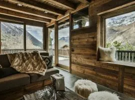 HelloChalet - Chalet Seventy One - Larger Family Ski Chalet in the center