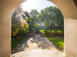 Wellington Hotel by Blue Orchid，位于伦敦的酒店