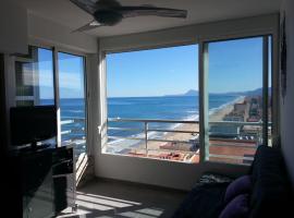 Acogedor apartamento con vistas al mar.，位于贝利雷瓜尔德的酒店