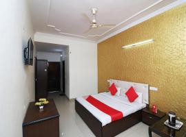 OYO 43000 Hotel Grand Plaza，位于Mādhopur的酒店