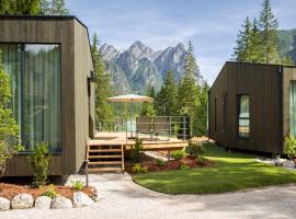 Skyview Chalets am Camping Toblacher See，位于多比亚科的乡村别墅