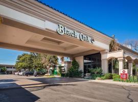 Best Western Plus Black Oak，位于佩索罗伯斯的酒店