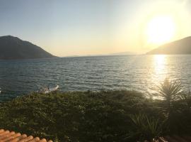 ALEXANDER，位于米提卡斯的酒店