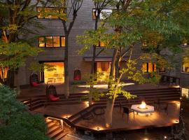 箱根优托瓦酒店(Hakone Yutowa)，位于箱根的酒店