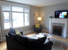 Beautiful, Clean, Quiet 2 BR-In Downtown Ottawa. Parking, WIFI and Netflix Included，位于渥太华Lansdowne Park附近的酒店