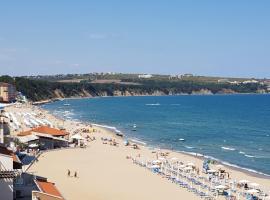 Apartment with Sea View in Obzor Beach，位于奥布佐尔的酒店
