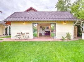 Happy Place - Casuta Galbena