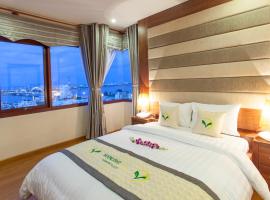 MOONLIGHT Hotel Suites & Spa - near Dragon Bridge, High floor with Beautiful City View, River View，位于岘港的酒店