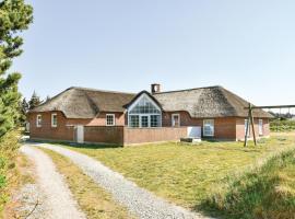 Lovely Home In Ringkøbing With Sauna，位于灵克宾的酒店