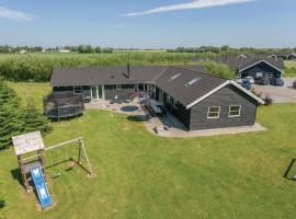 Nice Home In Idestrup With Sauna，位于博托比的酒店