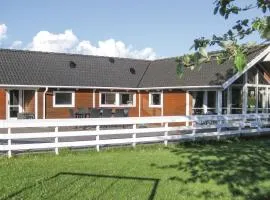 4 Bedroom Amazing Home In Bog By