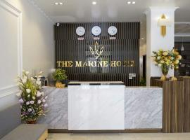 Khách sạn Hải Quân - The Marine Hotel，位于下龙湾白雀港的酒店