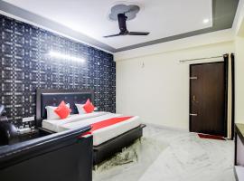 OYO 47873 Hotel Vow Deluxe，位于Mahlān的酒店