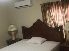 Versalles Hotel，位于Curatoe Hill的酒店