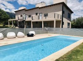 Aparts de Montaña Tavullia，位于卡皮特里亚的酒店