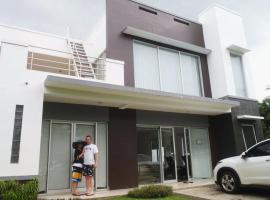 Villa Kaca，位于丹戎勒松的别墅