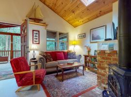 Tree Top View Cabin，位于Felton的酒店
