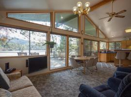 3 Bed 2 Bath Vacation home in Lake Coeur d'Alene，位于Hayden Lake的酒店