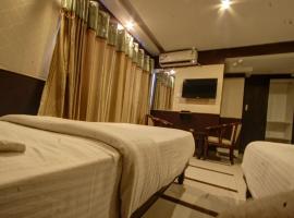 SPOT ON 42662 Rr Hotel SPOT，位于Kambam的酒店