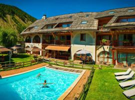 Hôtel & Spa La Ferme de l'Izoard，位于阿尔维厄的酒店