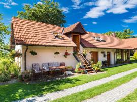 Tradiční český dům s ložnicemi v podkroví，位于Všejany的酒店