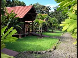 La Fortuna Waterfall Bungalows，位于福尔图纳的木屋