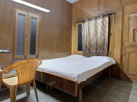 SPOT ON 40505 Hotel Indhra SPOT，位于Kambam的酒店