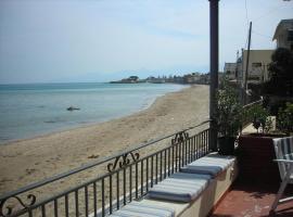 Terrazza sul mare，位于特拉比亚的海滩酒店