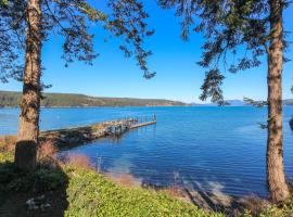 Lopez Island Hunter Bay Waterfront Home，位于Lopez的酒店