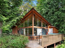 Rustic River Paradise - 1 Bed 2 Bath Vacation home in Baring，位于Baring的酒店