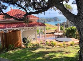 Crescent Villa - Stay Waiheke，位于Ostend的酒店