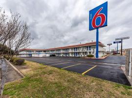 Motel 6-North Richland Hills, TX，位于北里奇兰希尔斯的酒店