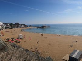 Seaside House Broadstairs by the Beach with Parking，位于布罗德斯泰的酒店