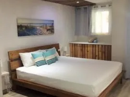 Holiday Surf Lodge