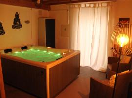 Serapicos House，位于布拉干萨的带按摩浴缸的酒店