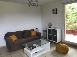 Appartement au milieu des lacs, au bord du Guiers，位于Aoste的酒店